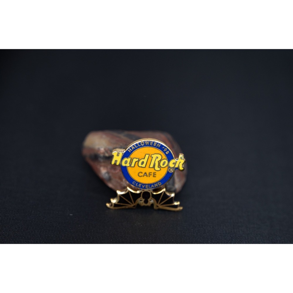 Hard Rock Cafe Cleveland 1998‎ Halloween Logo Hanging Bat Pin